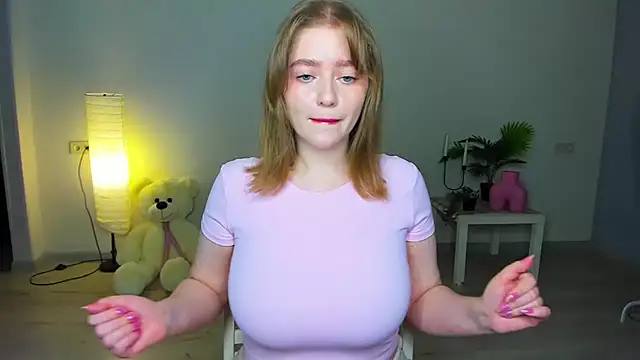 Snapshot of AidaPerry chatting on 8, 10, 2025 AidaPerry online show from 8, 10, 2025