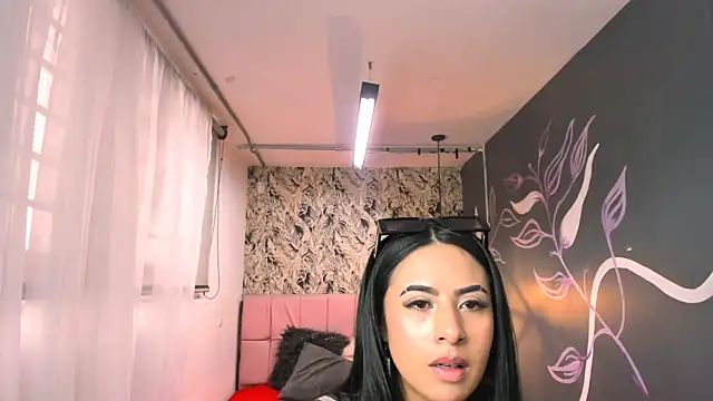 Snapshot of CharlotteeGray_ chatting on 4, 2, 2025 CharlotteeGray online show from 4, 2, 2025