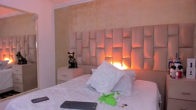 EmmaTorres  online show from 15, 10, 2025