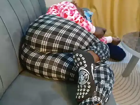 Snapshot of leslysexygirl chatting on 18, 10, 2025 leslysexygirl online show from 18, 10, 2025