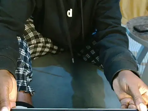 Snapshot of leslysexygirl chatting on 19, 10, 2025 leslysexygirl online show from 19, 10, 2025