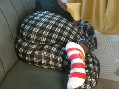 Snapshot of leslysexygirl chatting on 3, 11, 2025 leslysexygirl online show from 3, 11, 2025