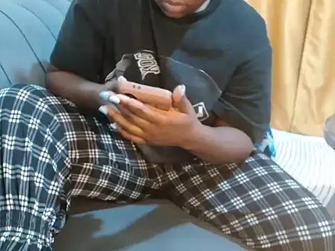 Snapshot of leslysexygirl chatting on 4, 11, 2025 leslysexygirl online show from 4, 11, 2025