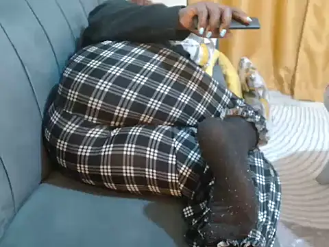 Snapshot of leslysexygirl chatting on 5, 11, 2025 leslysexygirl online show from 5, 11, 2025