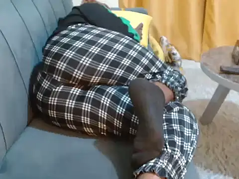 Snapshot of leslysexygirl chatting on 26, 11, 2025 leslysexygirl online show from 26, 11, 2025