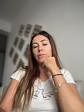 Snapshot of RaquelleDevon chatting on 6, 11, 2025 RaquelleDevon online show from 6, 11, 2025