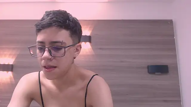 Cutie Shy  online show from 17, 1, 2025