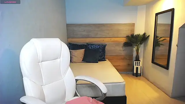 liseth fox online show from 4, 1, 2025