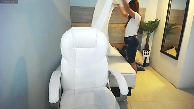 liseth fox online show from 27, 2, 2025