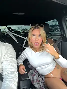 Snapshot of Lara_Bergmann chatting on 3, 12, 2024 Lara Bergmann online show from 3, 12, 2024