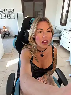 Snapshot of Lara_Bergmann chatting on 18, 12, 2024 Lara Bergmann online show from 18, 12, 2024