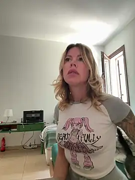 Snapshot of Lara_Bergmann chatting on 4, 3, 2025 Lara Bergmann online show from 4, 3, 2025