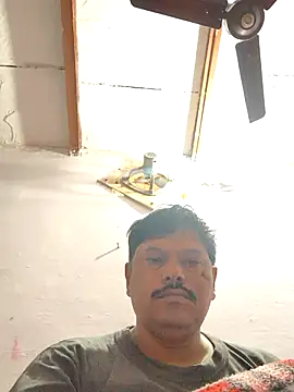 Snapshot of Srmotrs chatting on 18, 11, 2025 Srmotrs online show from 18, 11, 2025