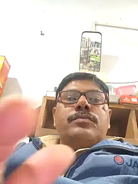 Snapshot of Srmotrs chatting on 18, 11, 2025 Srmotrs online show from 18, 11, 2025