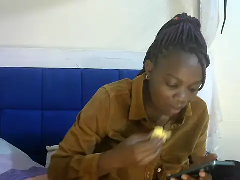 Snapshot of beauty_petite chatting on 11, 10, 2025 beauty petite online show from 11, 10, 2025