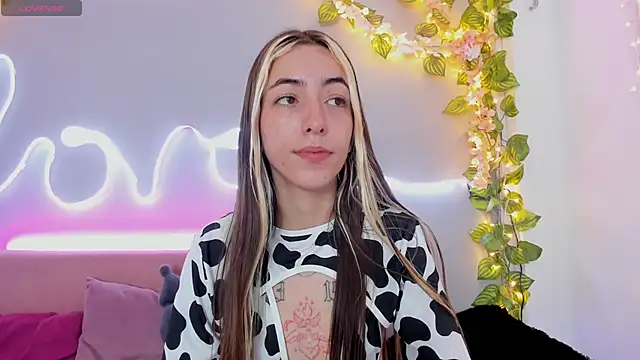 YouliteSllut2 online show from 5, 12, 2024