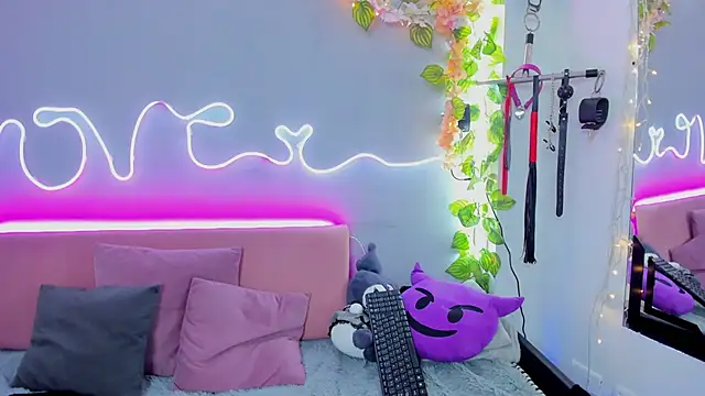 YouliteSllut2 online show from 12, 1, 2025