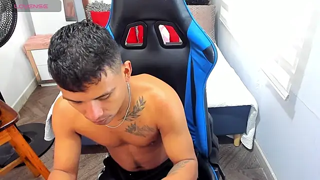 Snapshot of Backsex_boy chatting on 10, 10, 2025 Backsex boy online show from 10, 10, 2025