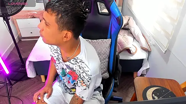 Snapshot of Backsex_boy chatting on 23, 10, 2025 Backsex boy online show from 23, 10, 2025