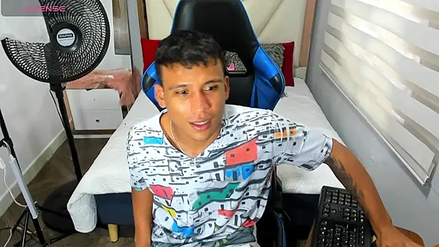 Snapshot of Backsex_boy chatting on 24, 10, 2025 Backsex boy online show from 24, 10, 2025