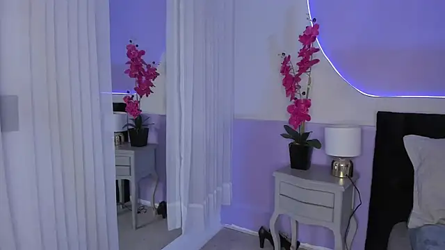 Julieta Cortes   online show from 28, 12, 2024