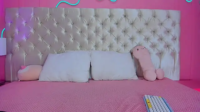 Julieta Cortes   online show from 27, 2, 2026