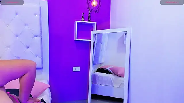 Alanna hot3 online show from 10, 1, 2025