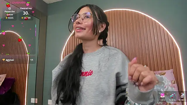 NayeCloud online show from 14, 10, 2025