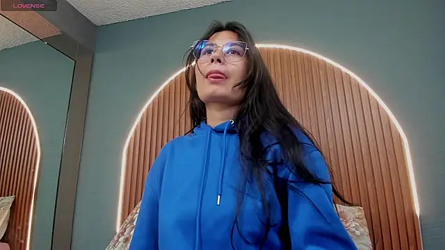 NayeCloud online show from 20, 11, 2025