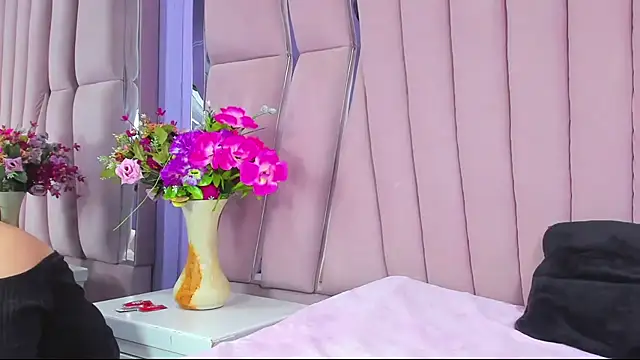 Sasha Petitte online show from 3, 12, 2025