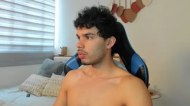 mateoleonee online show from 2, 1, 2025