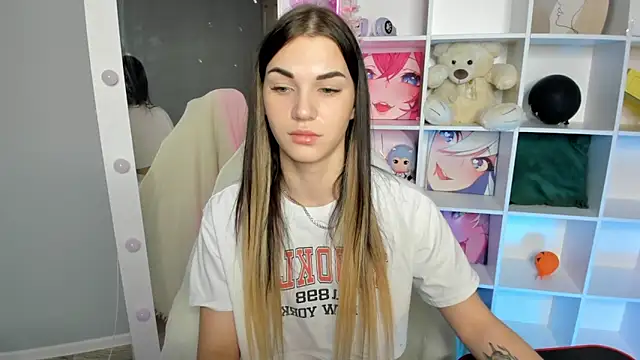 Hellen Moore online show from 6, 12, 2024