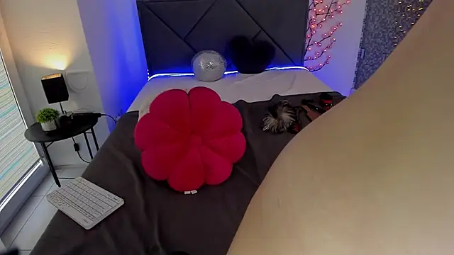 Snapshot of CassieEvans chatting on 11, 10, 2025 CassieEvans online show from 11, 10, 2025