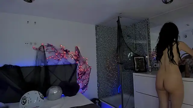 Snapshot of CassieEvans chatting on 27, 10, 2025 CassieEvans online show from 27, 10, 2025