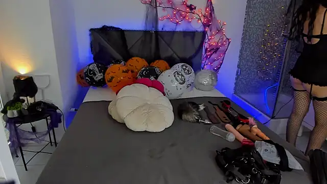 Snapshot of CassieEvans chatting on 31, 10, 2025 CassieEvans online show from 31, 10, 2025