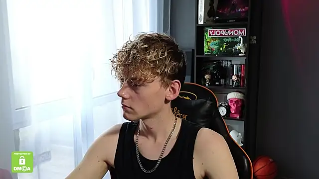 Snapshot of Keytaro chatting on 11, 10, 2025 Keytaro online show from 11, 10, 2025