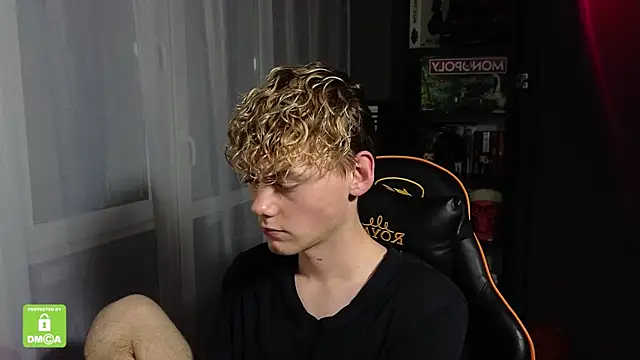 Snapshot of Keytaro chatting on 12, 10, 2025 Keytaro online show from 12, 10, 2025