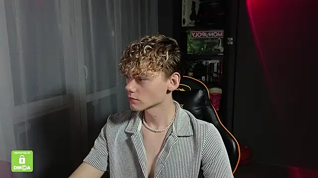 Snapshot of Keytaro chatting on 15, 10, 2025 Keytaro online show from 15, 10, 2025