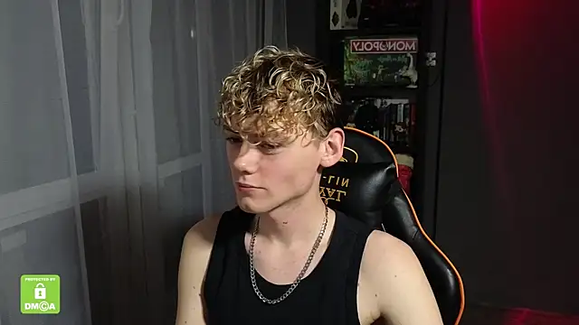 Snapshot of Keytaro chatting on 24, 10, 2025 Keytaro online show from 24, 10, 2025