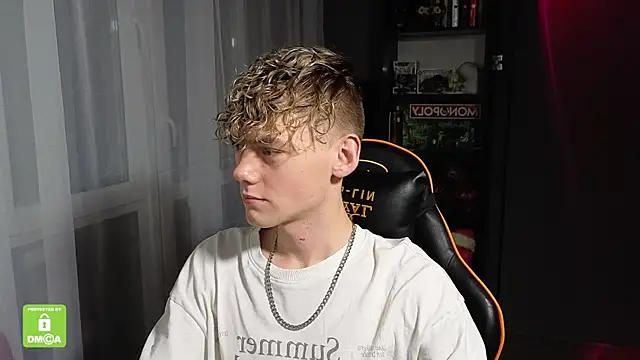 Snapshot of Keytaro chatting on 5, 11, 2025 Keytaro online show from 5, 11, 2025