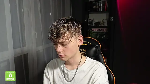 Snapshot of Keytaro chatting on 6, 11, 2025 Keytaro online show from 6, 11, 2025