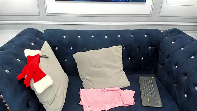 Isa little4u online show from 21, 12, 2024