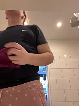 Snapshot of Fancy-Francy chatting on 6, 3, 2025 Fancy-Francy online show from 6, 3, 2025