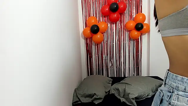 Snapshot of monse_02 chatting on 1, 11, 2025 monse 02 online show from 1, 11, 2025