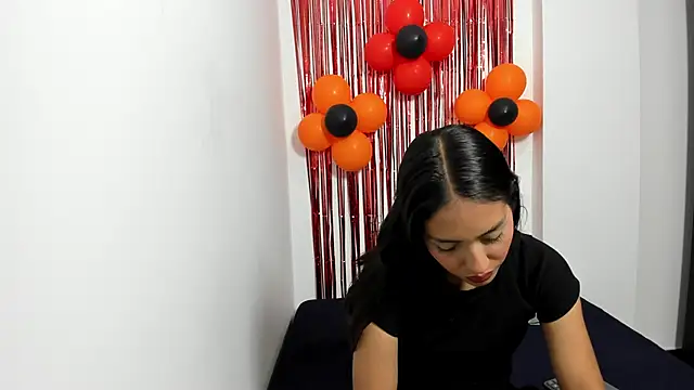 Snapshot of monse_02 chatting on 5, 11, 2025 monse 02 online show from 5, 11, 2025