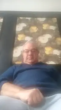 Petitfilou33 online show from 6, 12, 2024