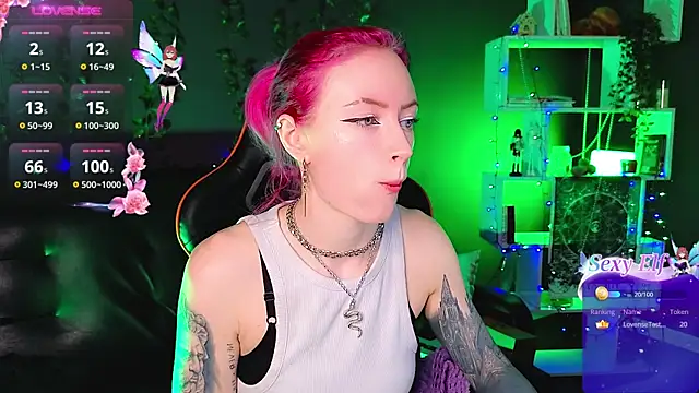 Snapshot of _HelenCarter chatting on 12, 1, 2025 HelenCarter online show from 12, 1, 2025