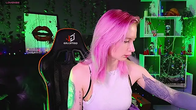 Snapshot of _HelenCarter chatting on 7, 3, 2025 HelenCarter online show from 7, 3, 2025