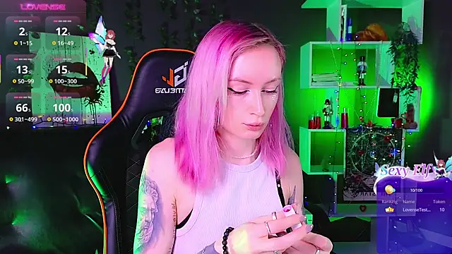 Snapshot of _HelenCarter chatting on 10, 3, 2025 HelenCarter online show from 10, 3, 2025