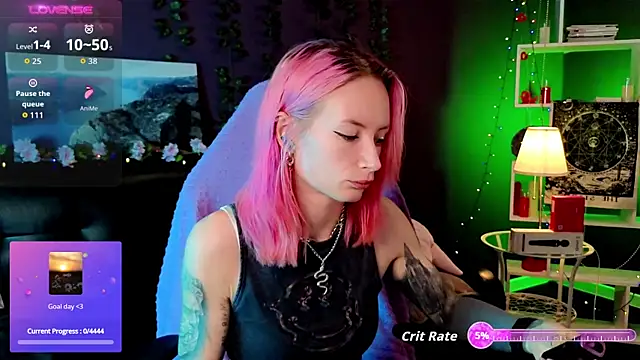 Snapshot of _HelenCarter chatting on 18, 10, 2025 HelenCarter online show from 18, 10, 2025